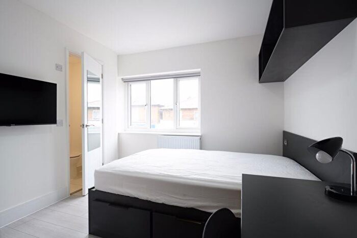 1 Bedroom Flat To Rent In High Street, Walton-On-Thames, KT12