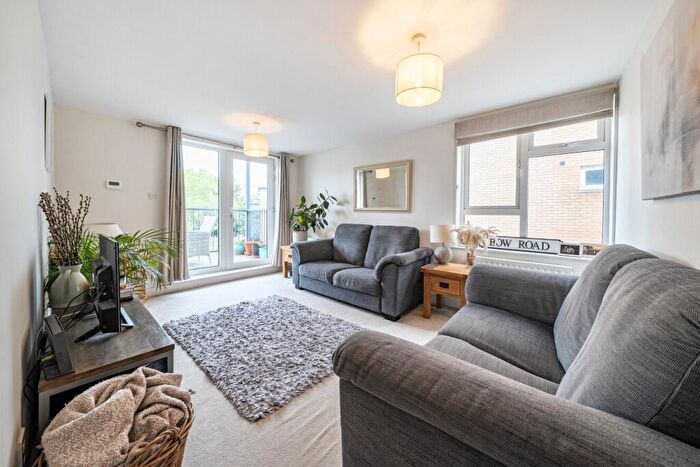 2 Bedroom Flat For Sale In Limerick Close, London, SW12