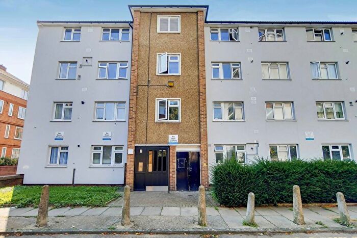 2 Bedroom Flat To Rent In Cherry Garden Street, Bermondsey, London, SE16