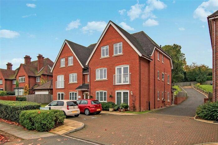 2 Bedroom Flat To Rent In St. Francis Close, Berkhamsted, HP4