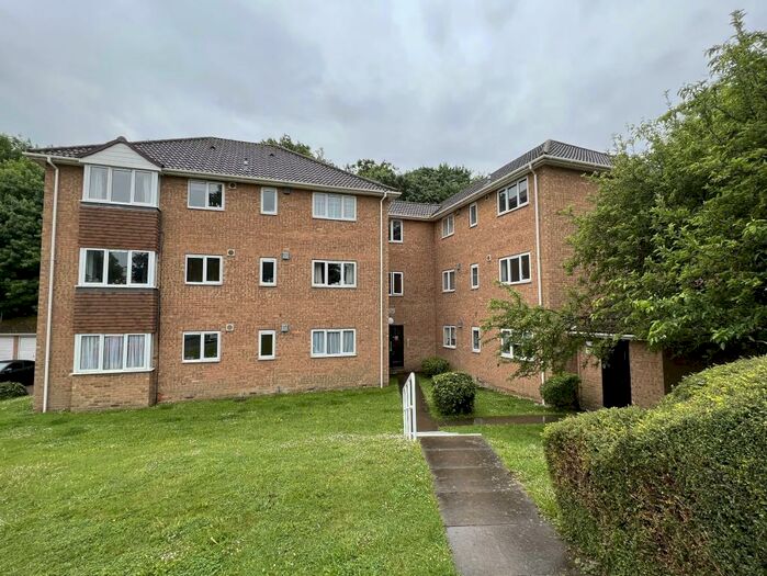 1 Bedroom Flat To Rent In Findlay Close, Rainham, ME8