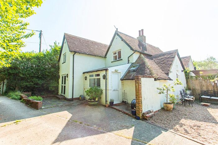 3 Bedroom Semi-Detached House For Sale In Ashford Road, Chartham, Canterbury, Kent, CT4