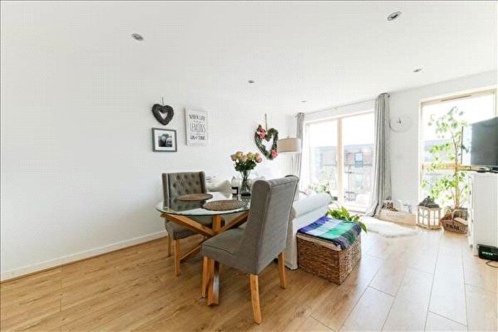 2 Bedroom Flat For Sale In Cork House, London, SW19