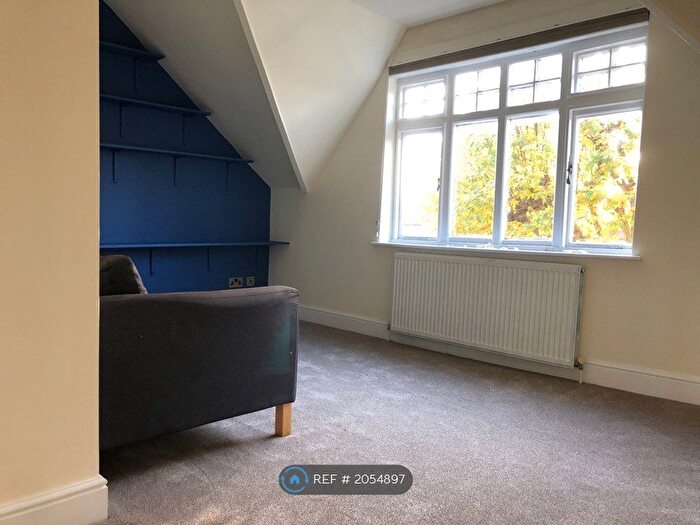 2 Bedroom Flat To Rent In Brockley, London, SE4