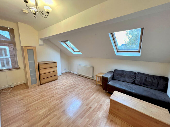 Studio To Rent In Northen Grove, Manchester, M20
