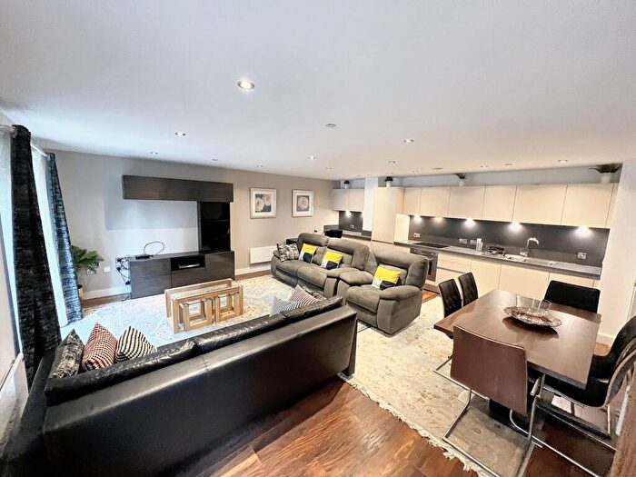 2 Bedroom Town House For Sale In Ordsall Lane, Salford, M5