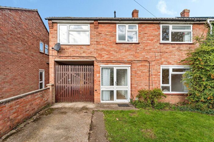 4 Bedroom Semi-Detached House For Sale In Long Reach Road, Cambridge, Cambridgeshire, CB4