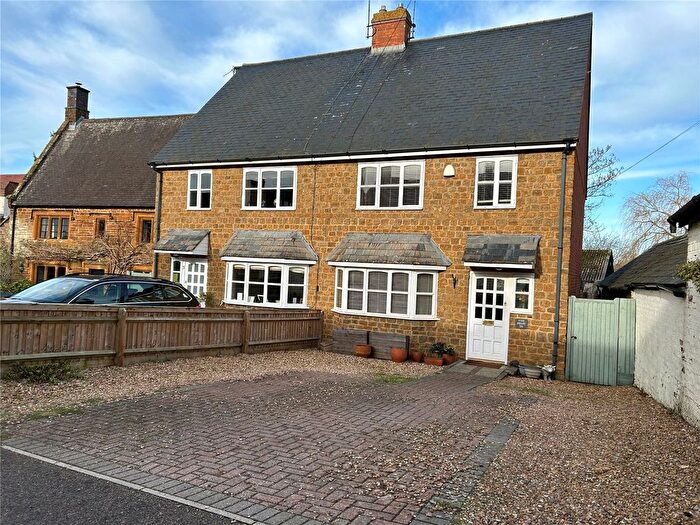 3 Bedroom Semi Detached House For Sale In School Street, Woodford Halse, Northamptonshire, NN11