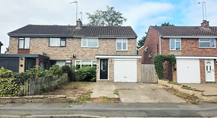3 Bedroom Semi-Detached House For Sale In Valley Road, Brackley, NN13