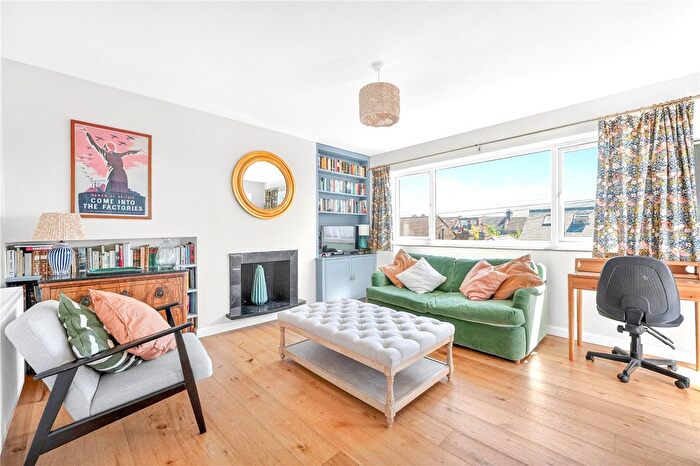 2 Bedroom Flat For Sale In Milton Road, Walthamstow, London, E17