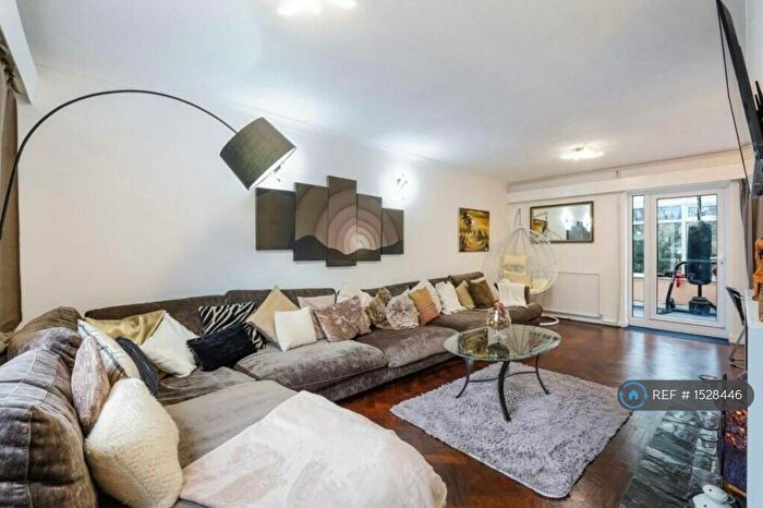 5 Bedroom Detached House To Rent In Woodgavil, Banstead, SM7