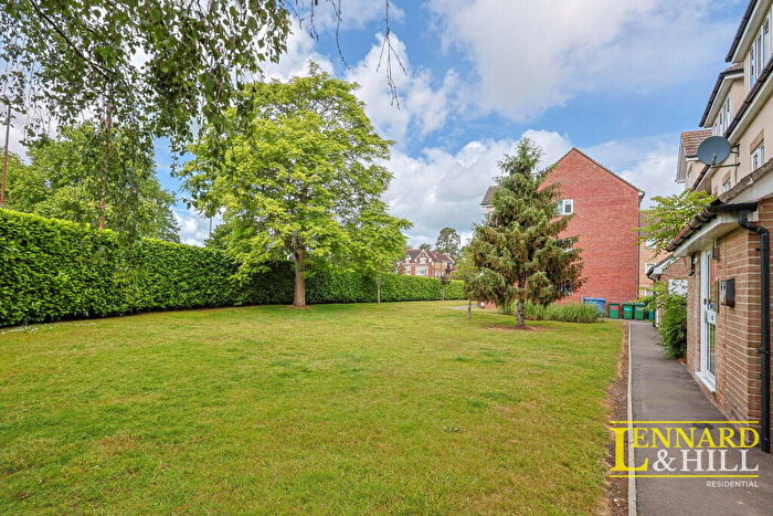 2 Bedroom Apartment For Sale In Brooklands Walk, Chelmsford, CM2