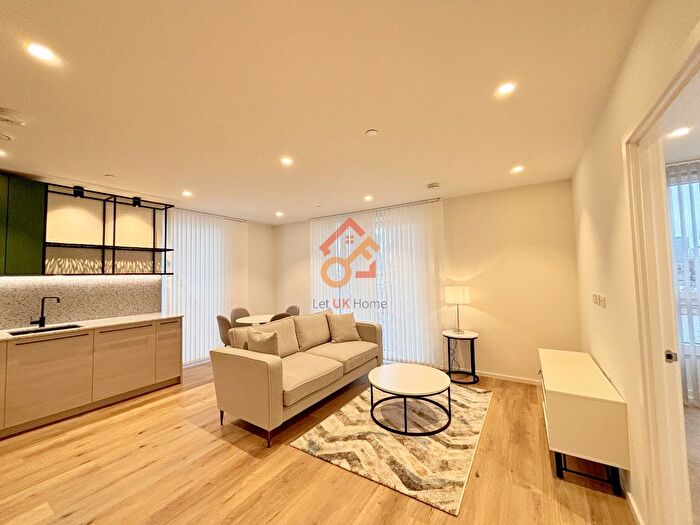 2 Bedroom Flat To Rent In Iris House, Hemlock Street, London, E14