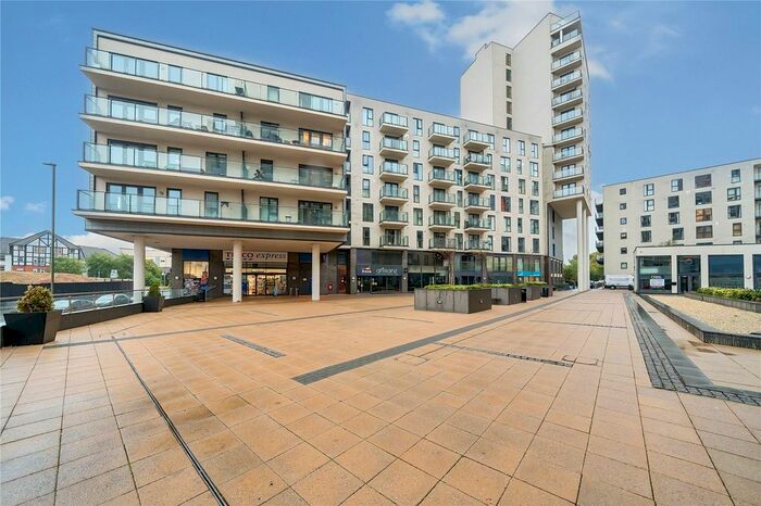 1 Bedroom Flat For Sale In Guildford Road, Woking, Surrey, GU22
