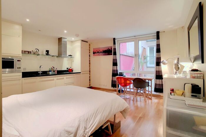 Studio To Rent In Hosier Lane, London, EC1A