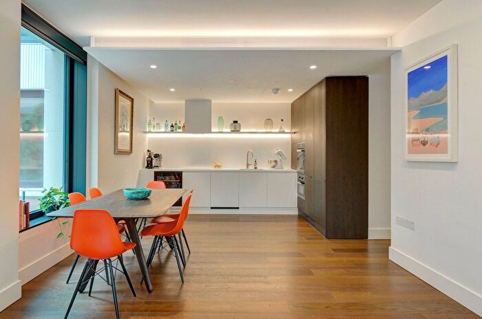 3 Bedroom Flat For Sale In Rathbone Place, London, W1T