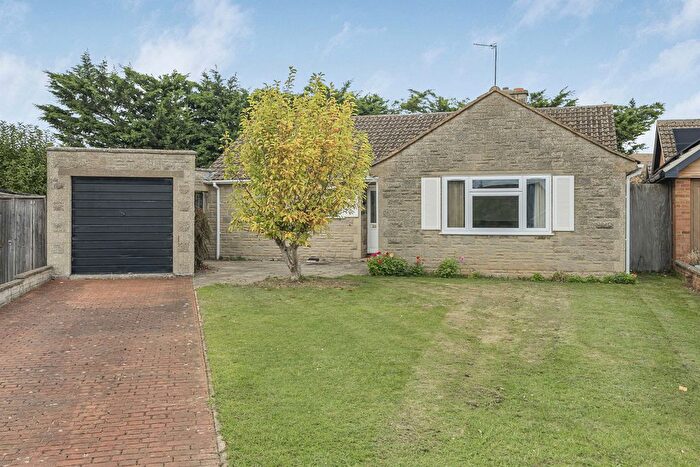 3 Bedroom Detached Bungalow For Sale In St Peters Crescent, Bicester, OX26