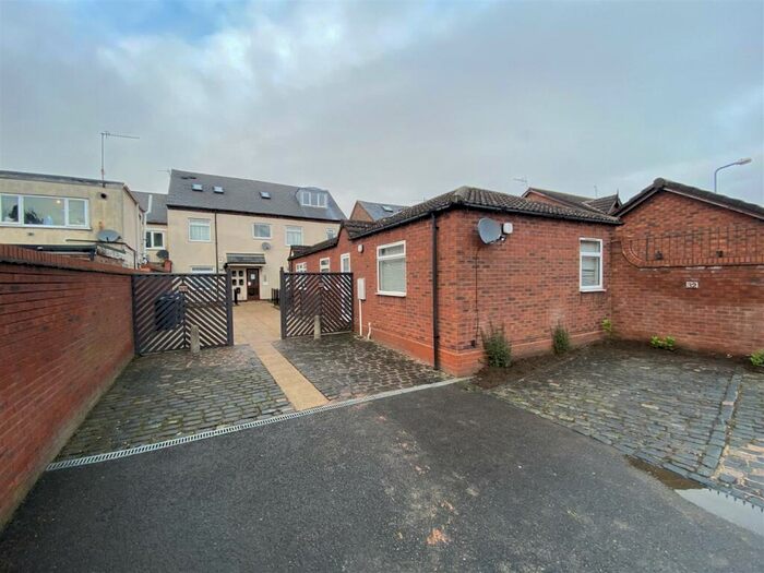 1 Bedroom Apartment To Rent In Spinners End Drive, Cradley Heath, West Midlands, B64