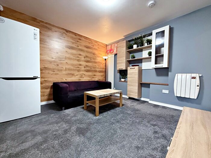 1 Bedroom Flat To Rent In Browning Way, Hounslow, TW5