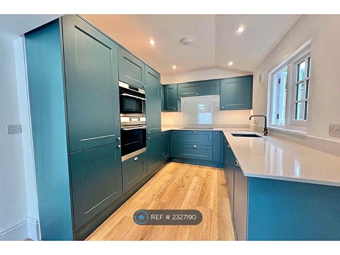 4 Bedroom End Of Terrace House To Rent In Pennsylvania Road, Exeter, EX4