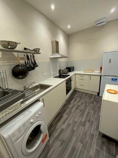 4 Bedroom Flat To Rent In Leven Street, Bruntsfield, Edinburgh, EH3