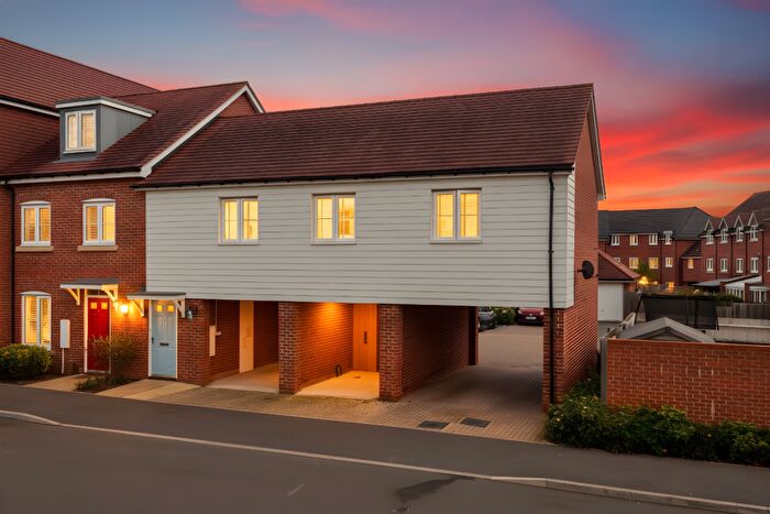 2 Bedroom Coach House For Sale In Forest Road, Woodley, Reading, RG5