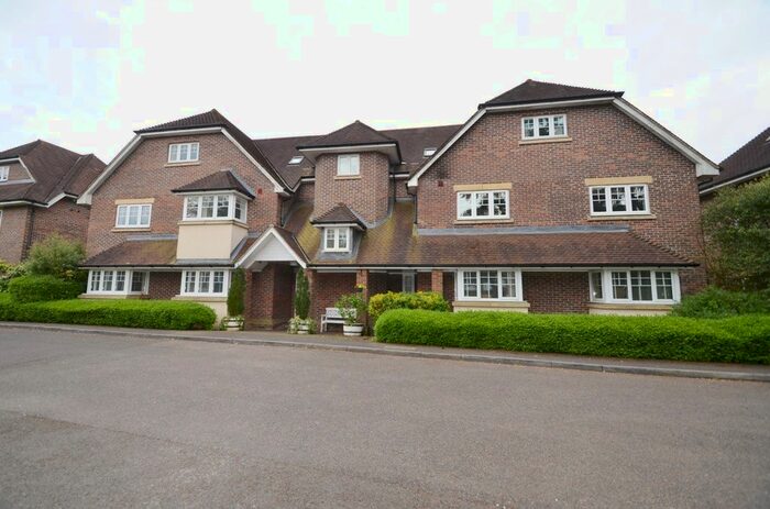 2 Bedroom Flat To Rent In Babylon Lane, Lower Kingswood, KT20