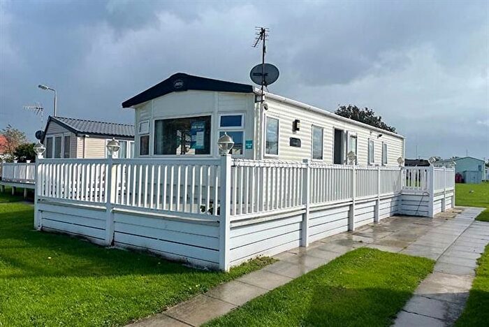 3 Bedroom Mobile/park Home For Sale In Foryd Road, Rhyl, LL18