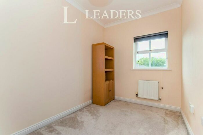 4 Bedroom Town House To Rent In Cavendish Walk, Epsom, KT19