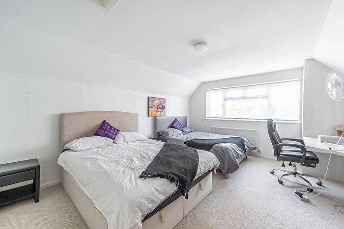 4 Bedroom Detached House For Sale In The Rise, Edgware, HA8