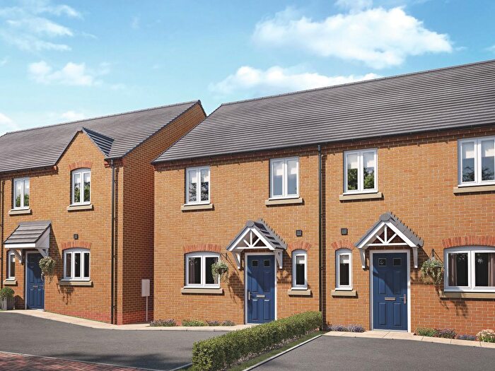 3 Bedroom Semi-detached House For Sale In Cambridge Road, Biggleswade, SG18