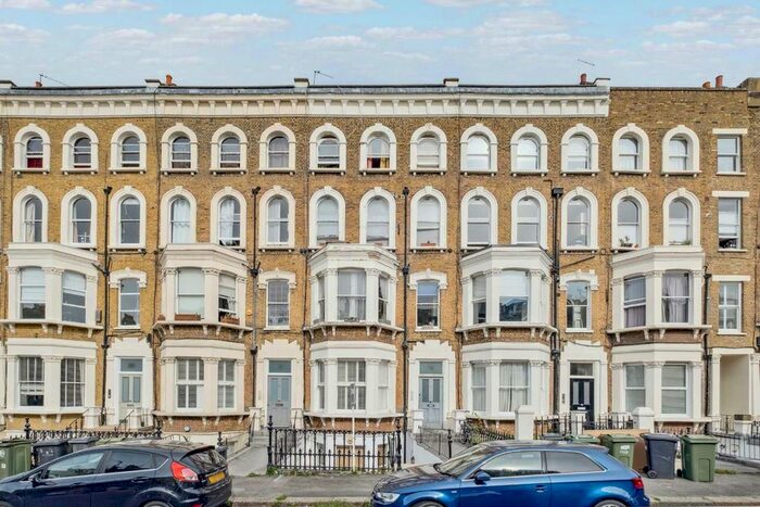 2 Bedroom Flat To Rent In The Chase, London, SW4