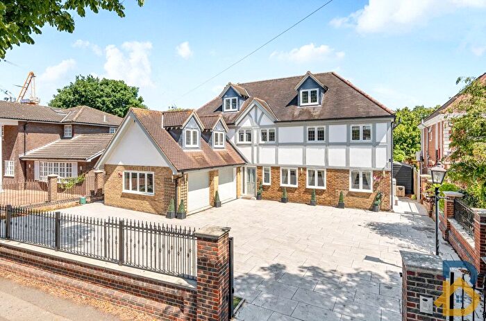 6 Bedroom Detached House To Rent In Nelmes Way, Hornchurch, RM11
