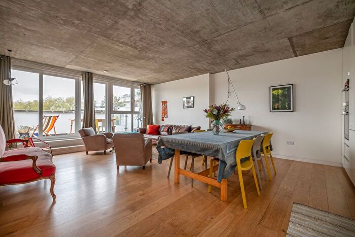 4 Bedroom Flat For Sale In Point Pleasant, London, SW18