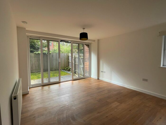 2 Bedroom Flat To Rent In Newtown Court, Stamford, PE9