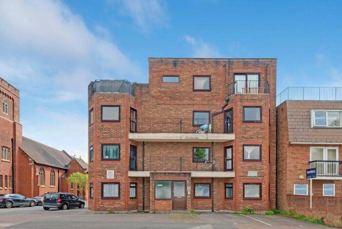 2 Bedroom Flat To Rent In Nether Street, Finchley, N12