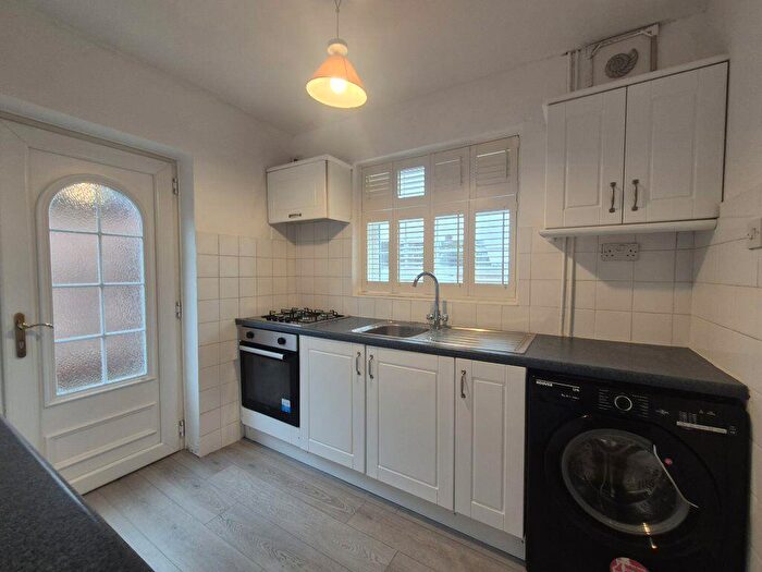2 Bedroom Bungalow To Rent In Beachwood Avenue, Kingswinford, DY6