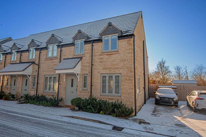 3 Bedroom End Of Terrace House For Sale In Cartmell Close, Malmesbury, SN16