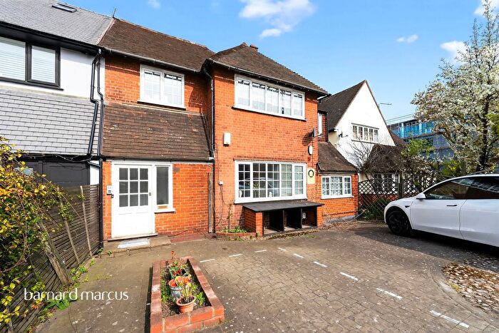 3 Bedroom Flat For Sale In Upper Richmond Road West, Richmond, TW10