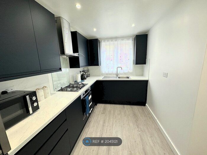 3 Bedroom Terraced House To Rent In Kimbolton Close, London, SE12