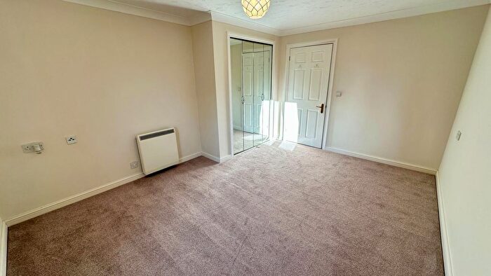 1 Bedroom Flat For Sale In New Station Road, Fishponds, Bristol, BS16