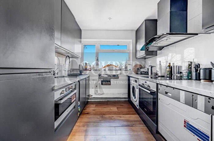 2 Bedroom Maisonette To Rent In Model Farm Close, Mottingham, SE9