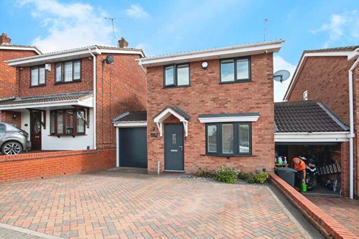 3 Bedroom Detached House For Sale In Balmoral View, Dudley, DY1