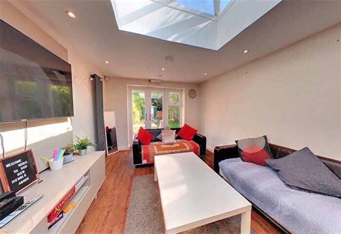 7 Bedroom Terraced House To Rent In A Heeley Road, Selly Oak, Birmingham, B29