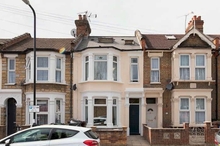 2 Bedroom Flat To Rent In Brooke Road, London, E17