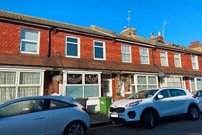 1 Bedroom Flat To Rent In Dursley Road, Eastbourne, BN22