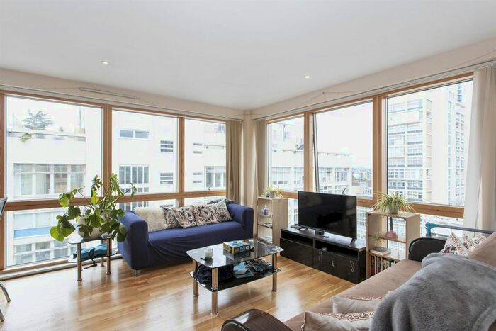 2 Bedroom Flat To Rent In Metro Central Heights, Newington Causeway, Elephant And Castle, London, SE1
