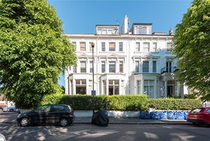 2 Bedroom Apartment For Sale In Belsize Grove, London, NW3