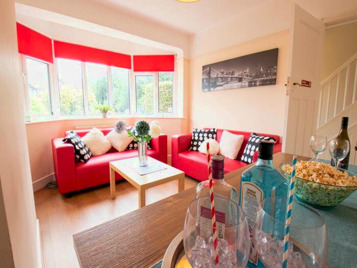 6 Bedroom House To Rent In Clifton Gardens, Canterbury, Kent, CT2