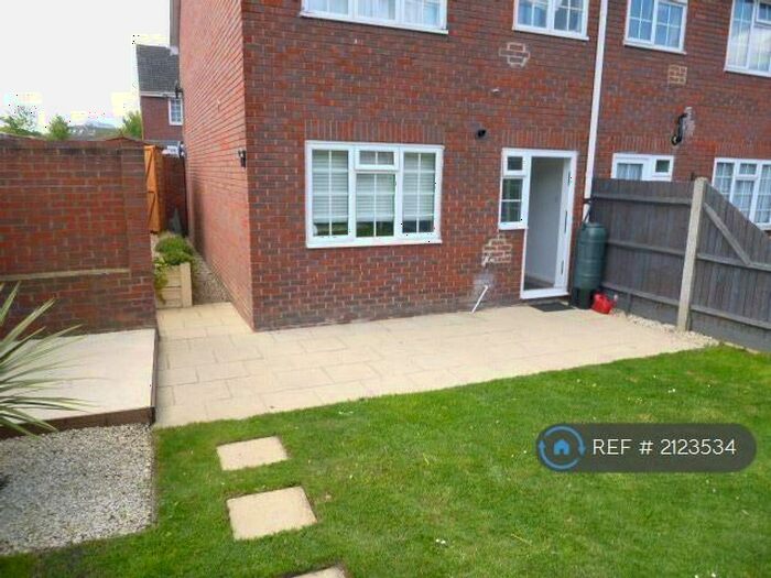 1 Bedroom Flat To Rent In Delaporte Close, Epsom, KT17